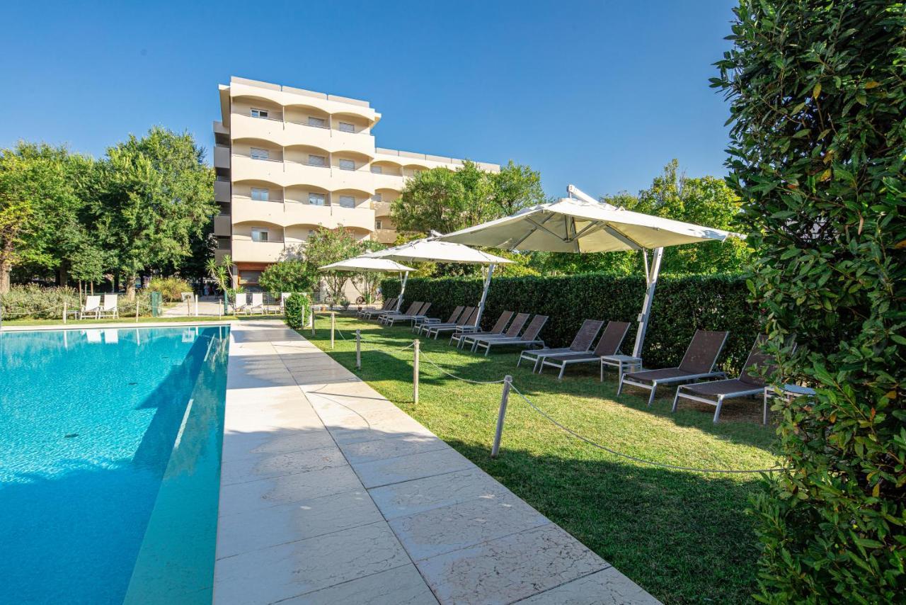 Hotel La Pergola Lignano Sabbiadoro Buitenkant foto