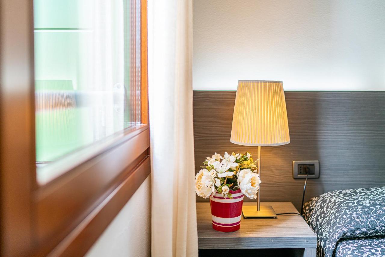 Hotel La Pergola Lignano Sabbiadoro Buitenkant foto