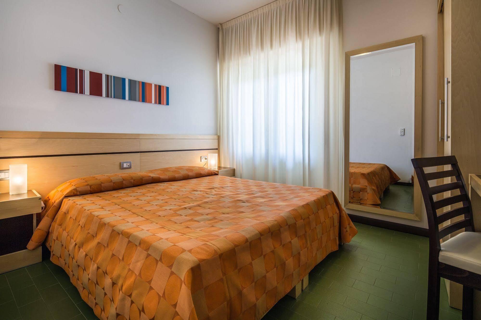 Hotel La Pergola Lignano Sabbiadoro Buitenkant foto