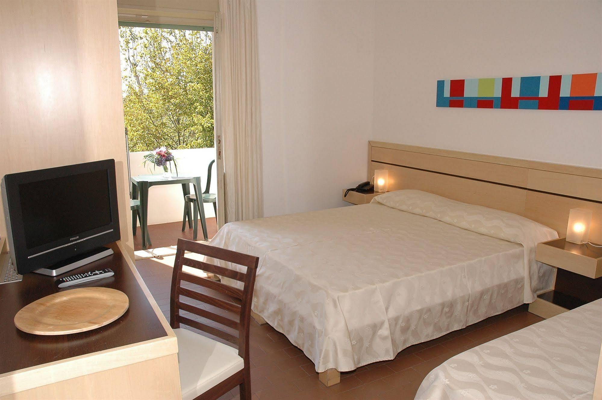 Hotel La Pergola Lignano Sabbiadoro Buitenkant foto